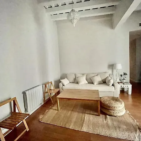 7r Charming Downtown Apartment *